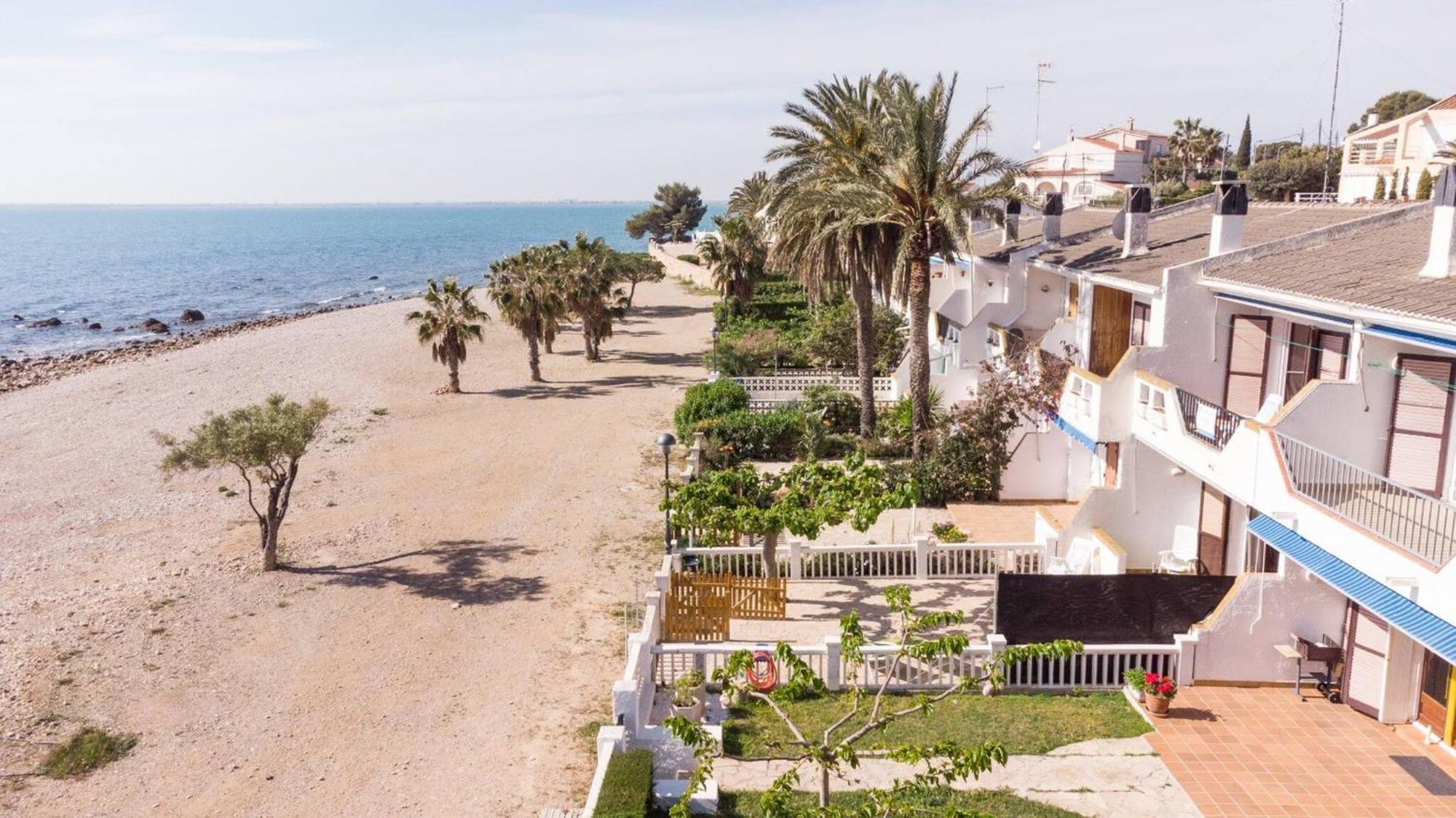 Llevant - Adosado en l'Ampolla con acceso directo al mar Exterior foto